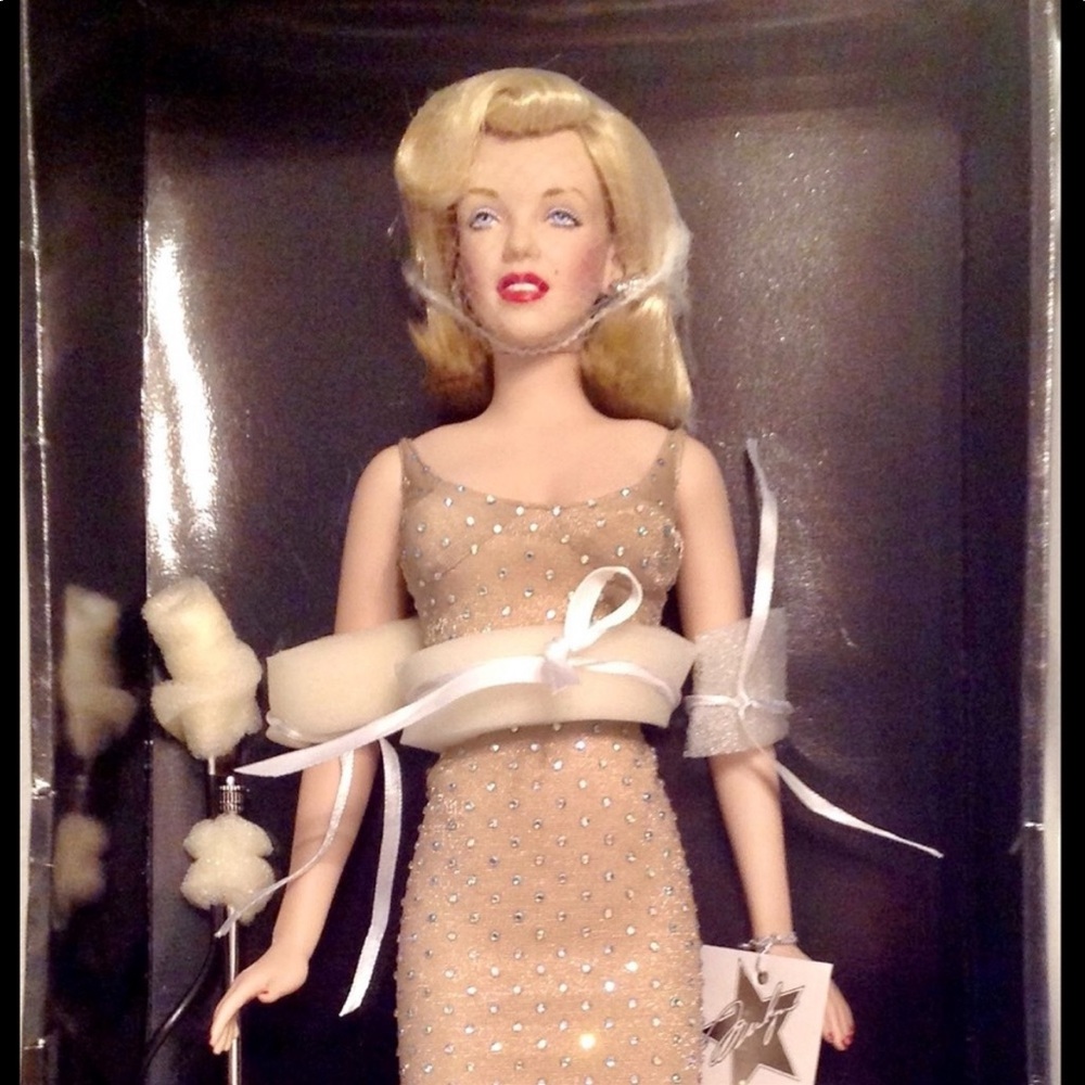 Marilyn Monroe Franklin Mint Portrait Doll 16 inches tall
Vintage 1999 M…